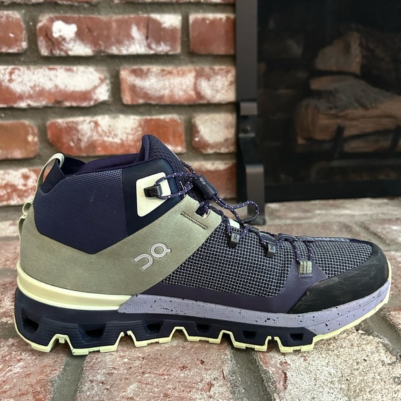 On womens Cloudtrax hiking shoes, size 9.5, preowned,excellent condition - Picture 4 of 9